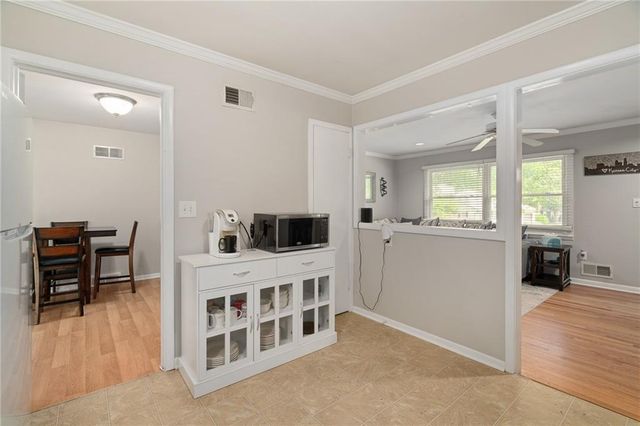 8401 W 68th Terrace, Overland Park, KS 66204