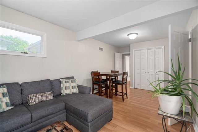8401 W 68th Terrace, Overland Park, KS 66204