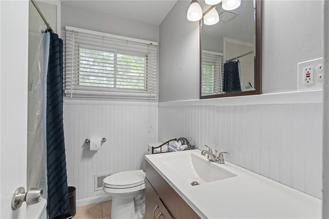8401 W 68th Terrace, Overland Park, KS 66204