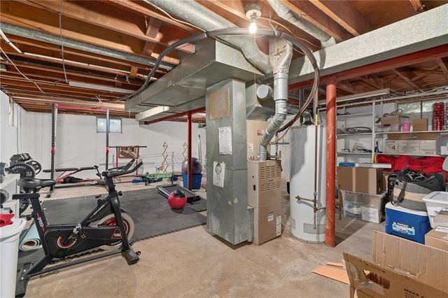 8401 W 68th Terrace, Overland Park, KS 66204