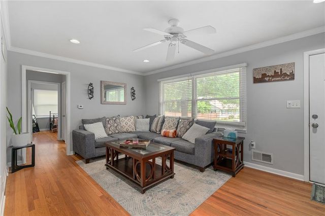 8401 W 68th Terrace, Overland Park, KS 66204
