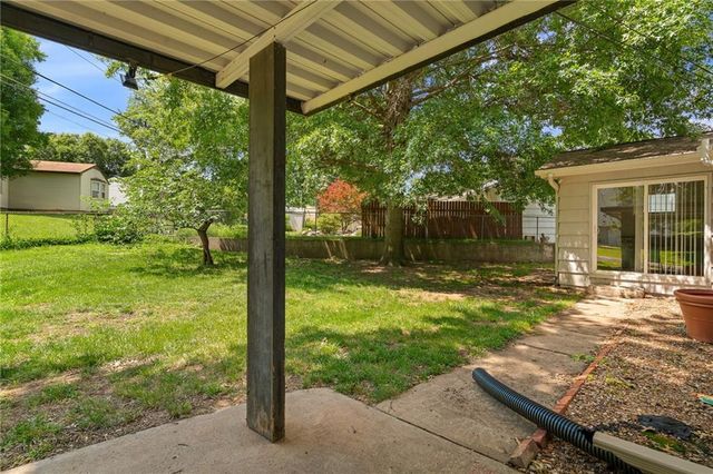 8401 W 68th Terrace, Overland Park, KS 66204