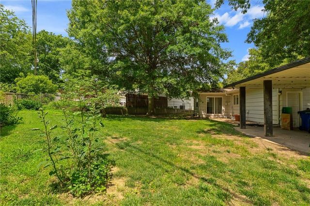 8401 W 68th Terrace, Overland Park, KS 66204