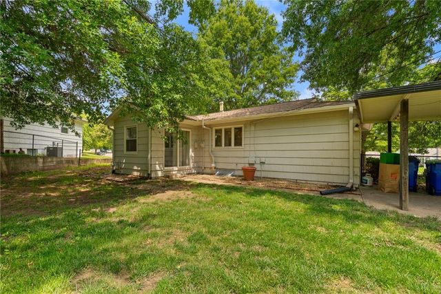 8401 W 68th Terrace, Overland Park, KS 66204