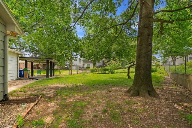 8401 W 68th Terrace, Overland Park, KS 66204