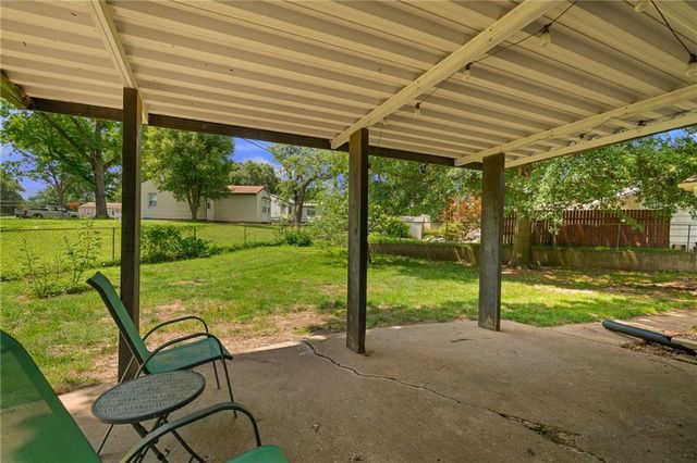 8401 W 68th Terrace, Overland Park, KS 66204