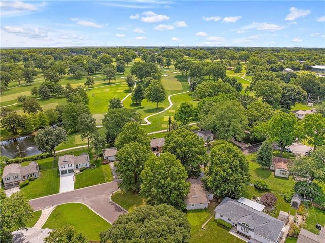 8401 W 68th Terrace, Overland Park, KS 66204