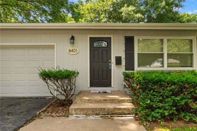8401 W 68th Terrace, Overland Park, KS 66204