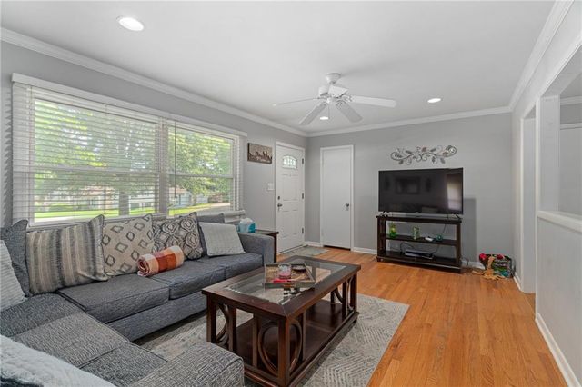 8401 W 68th Terrace, Overland Park, KS 66204