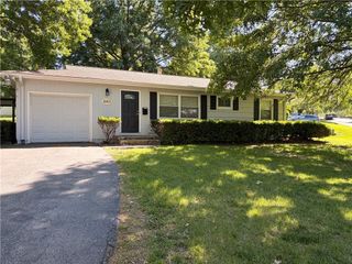 8401 W 68th Terrace, Overland Park, KS 66204