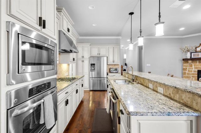 13648 Cobblestone Drive, Farmers Branch, TX 75244