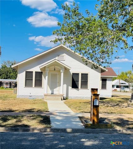 302 W French Street, Cuero, TX 77954