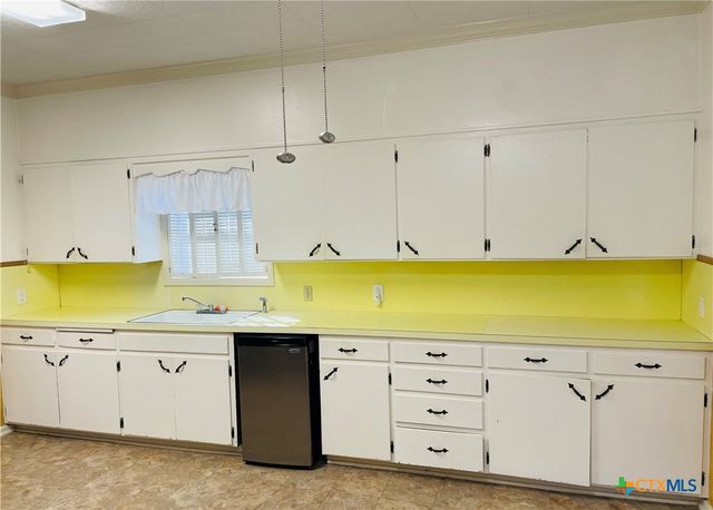 302 W French Street, Cuero, TX 77954