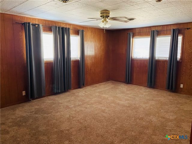 302 W French Street, Cuero, TX 77954