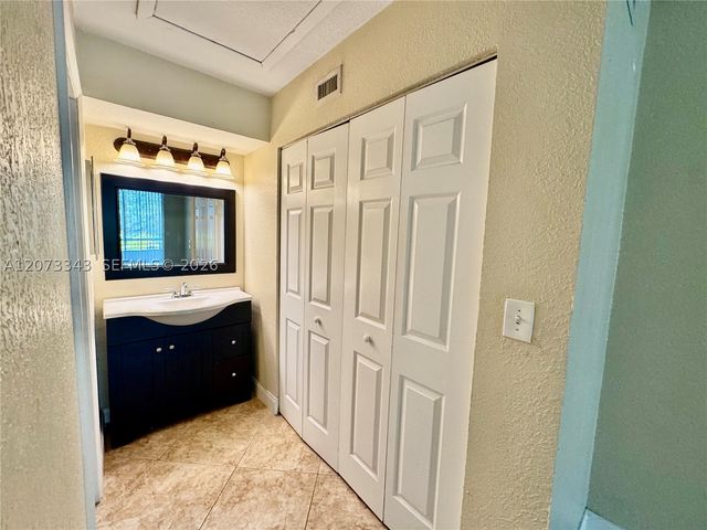 621 Lyons Rd 9205, Coconut Creek, FL 33063