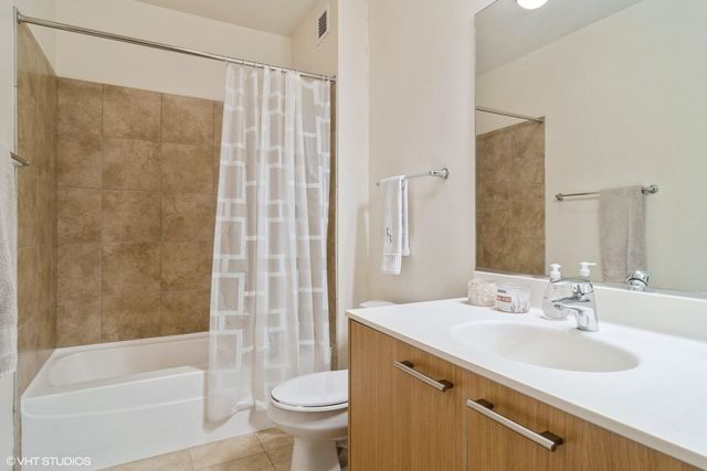 225 N Columbus Drive 6608, Chicago, IL 60601