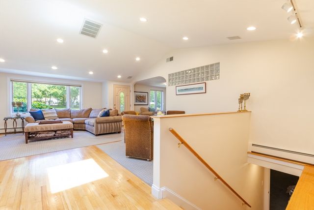 16 Leonard Rd, Sharon, MA 02067