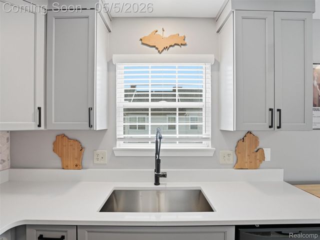 135 W Kenilworth Avenue, Royal Oak, MI 48067