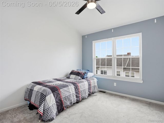 135 W Kenilworth Avenue, Royal Oak, MI 48067