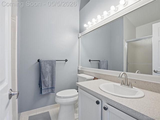 135 W Kenilworth Avenue, Royal Oak, MI 48067