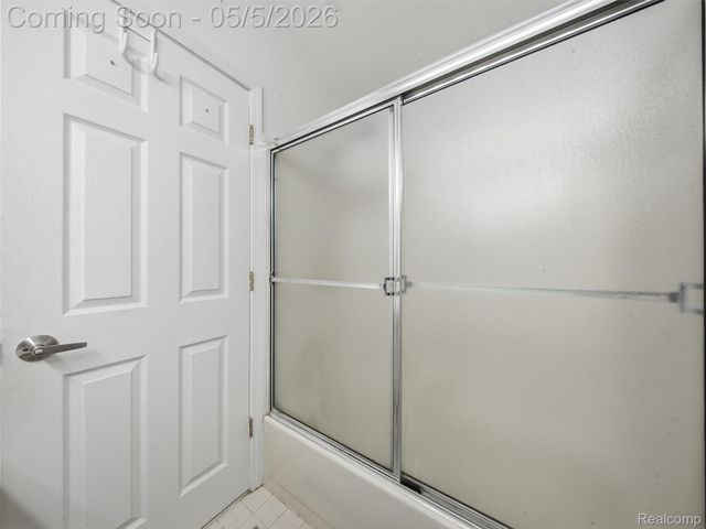 135 W Kenilworth Avenue, Royal Oak, MI 48067