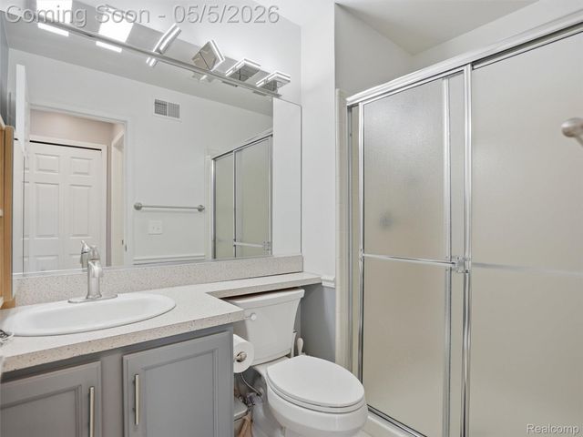135 W Kenilworth Avenue, Royal Oak, MI 48067