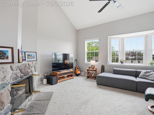 135 W Kenilworth Avenue, Royal Oak, MI 48067