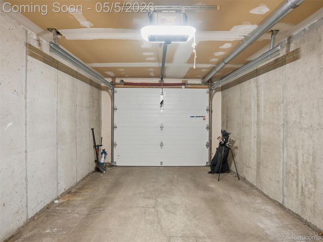 135 W Kenilworth Avenue, Royal Oak, MI 48067