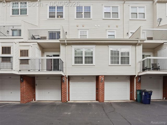 135 W Kenilworth Avenue, Royal Oak, MI 48067