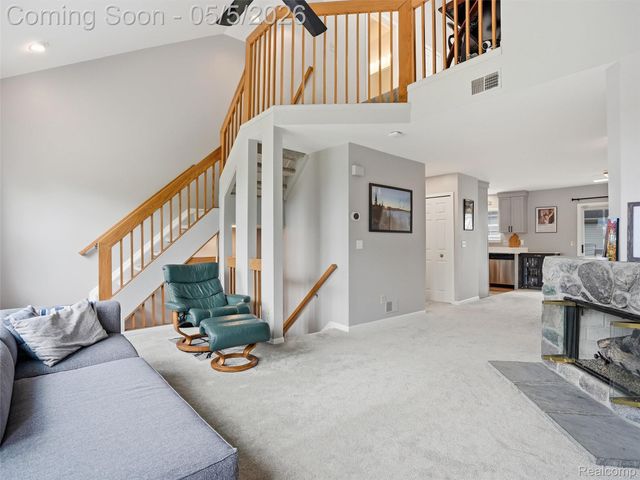 135 W Kenilworth Avenue, Royal Oak, MI 48067
