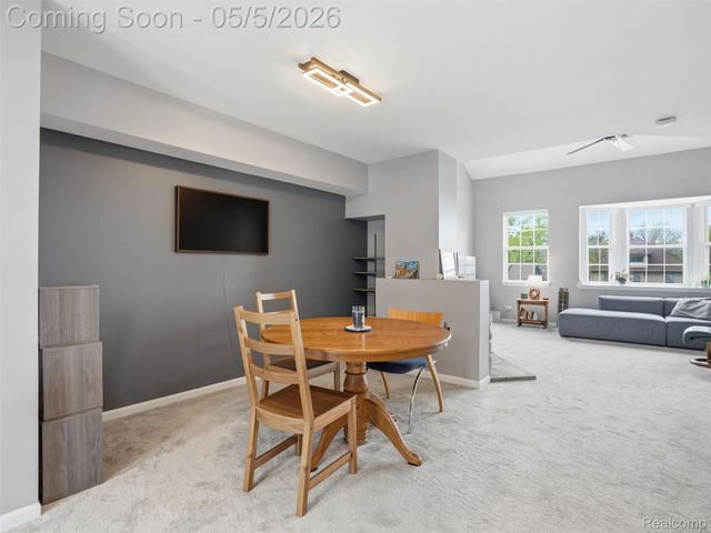 135 W Kenilworth Avenue, Royal Oak, MI 48067