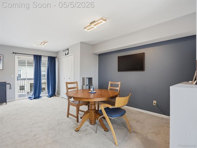 135 W Kenilworth Avenue, Royal Oak, MI 48067