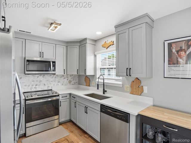 135 W Kenilworth Avenue, Royal Oak, MI 48067