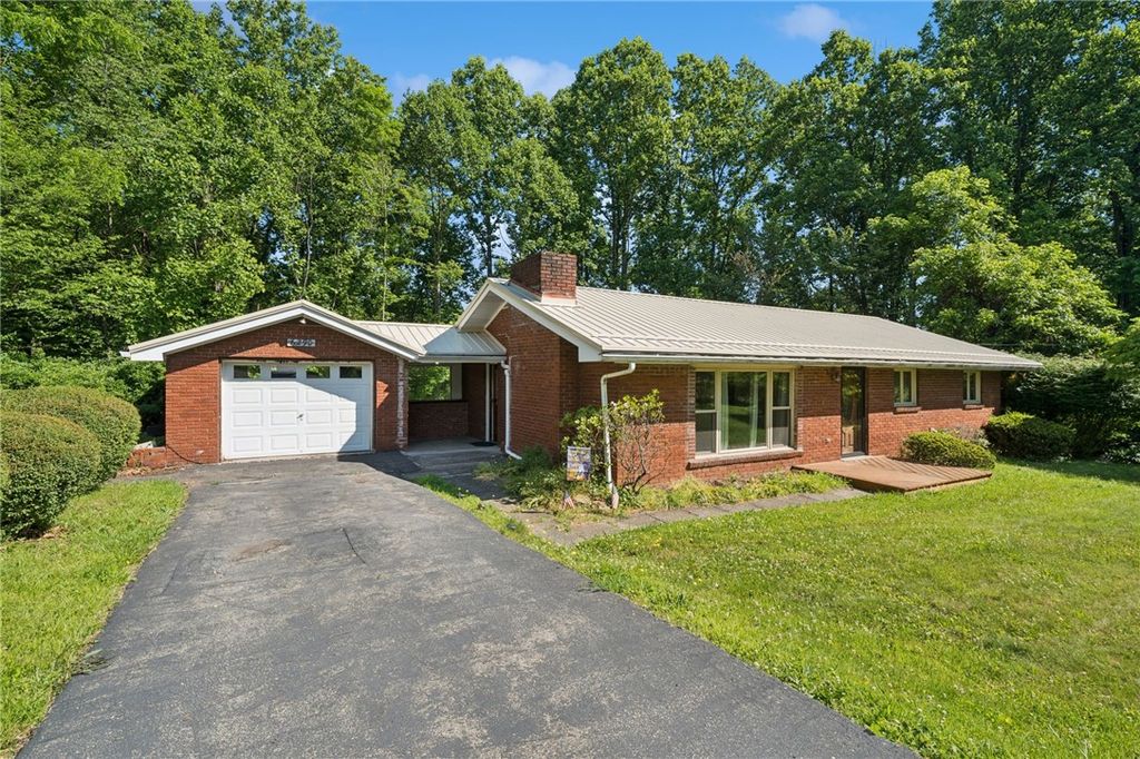6290 Italy Rd, Murrysville, PA 15632