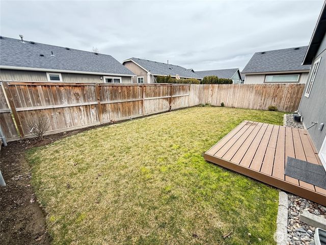 1242 SW Carver Street, College Place, WA 99324