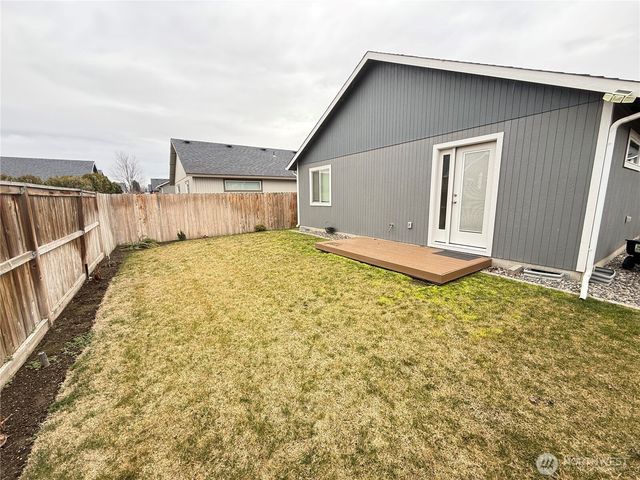 1242 SW Carver Street, College Place, WA 99324