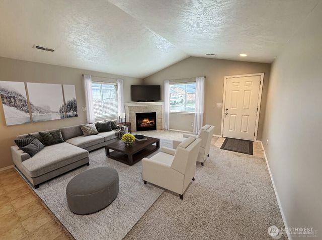 1242 SW Carver Street, College Place, WA 99324