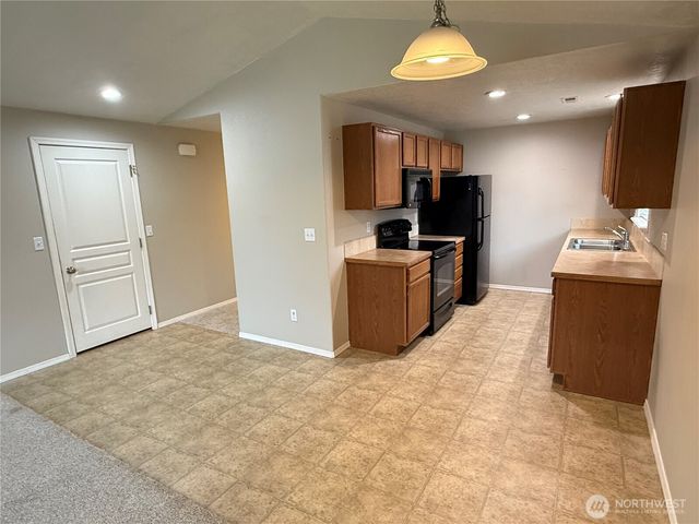 1242 SW Carver Street, College Place, WA 99324