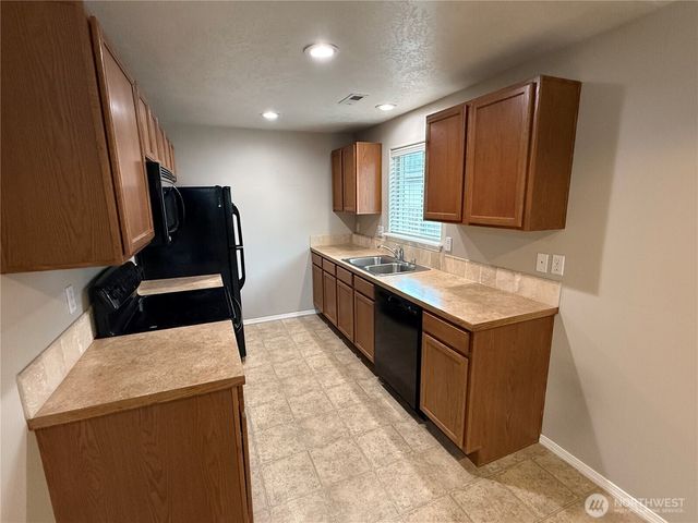 1242 SW Carver Street, College Place, WA 99324