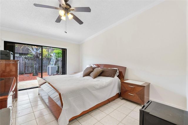 3840 Farragut St, Hollywood, FL 33021