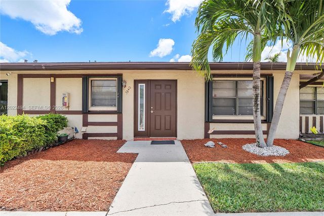 3840 Farragut St, Hollywood, FL 33021
