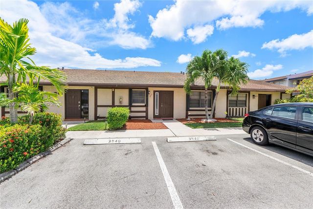 3840 Farragut St, Hollywood, FL 33021