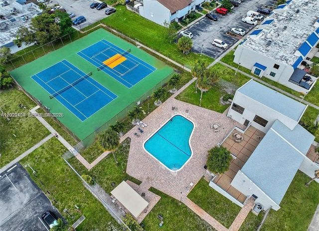 3840 Farragut St, Hollywood, FL 33021