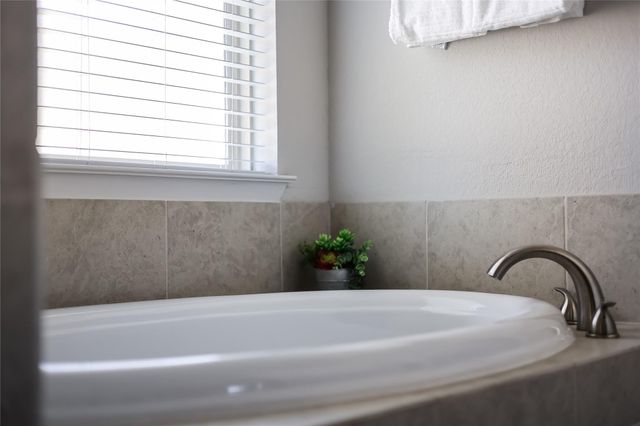 21804 Crystal WAY, Lago Vista, TX 78645
