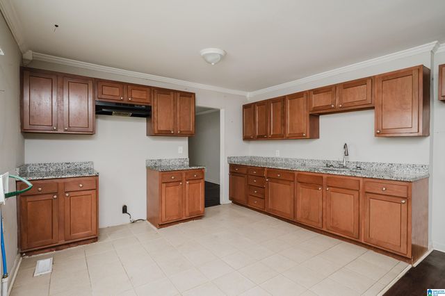 722 9TH STREET N, Bessemer, AL 35020