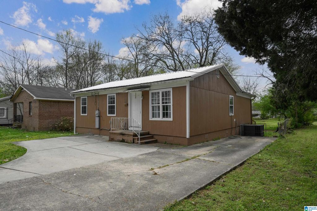 722 9TH STREET N, Bessemer, AL 35020