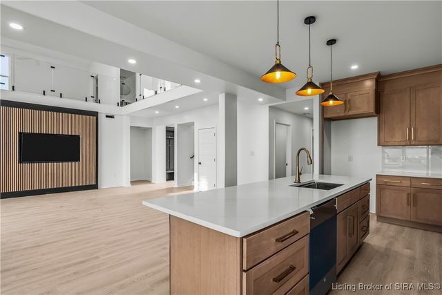 1020 Ridgeview Drive, Jeffersonville, IN 47130