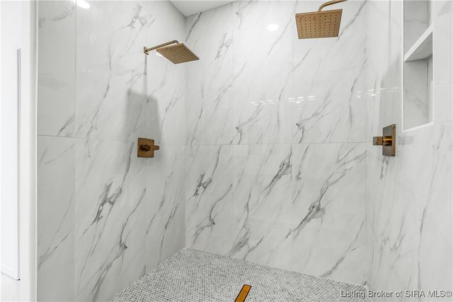 1020 Ridgeview Drive, Jeffersonville, IN 47130