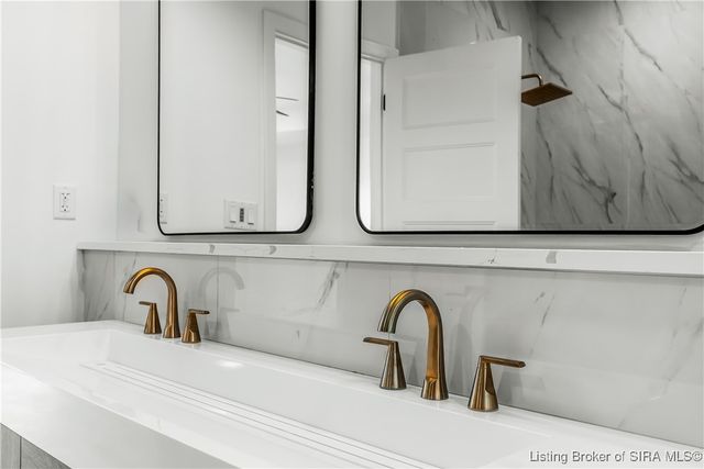 1020 Ridgeview Drive, Jeffersonville, IN 47130