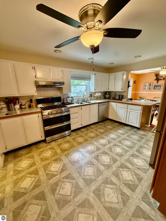 Image 19 of property listing at 311 Devon Drive, St Louis, MI 48880